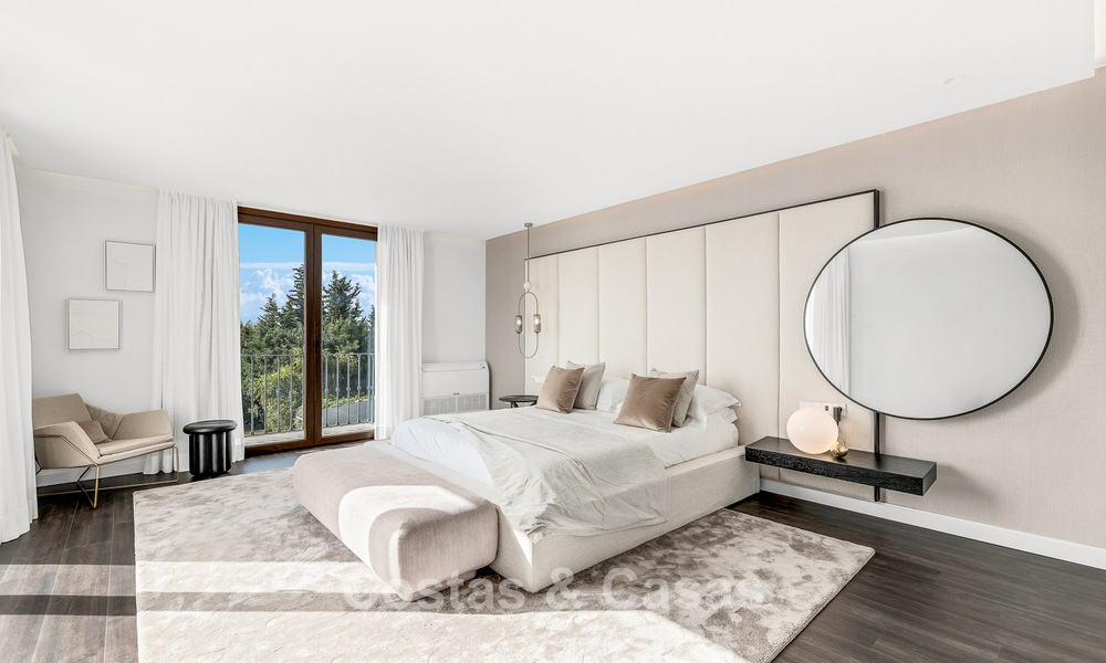 Luxury Spanish-style villa with mountain and sea views for sale on the New Golden Mile between Marbella and Estepona 784067