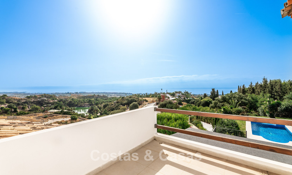 Luxury Spanish-style villa with mountain and sea views for sale on the New Golden Mile between Marbella and Estepona 784069
