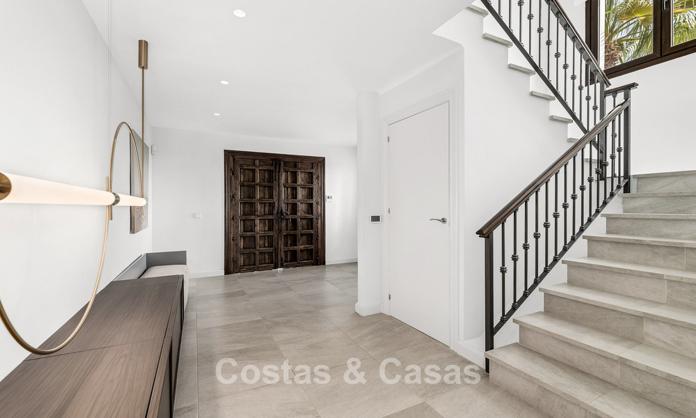 Luxury Spanish-style villa with mountain and sea views for sale on the New Golden Mile between Marbella and Estepona 784075
