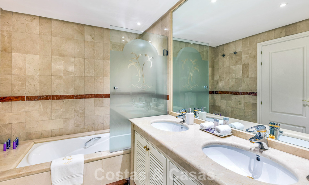 Duplex penthouse for sale with sea views in a frontline beach complex within walking distance of Puerto Banús, Marbella 784148
