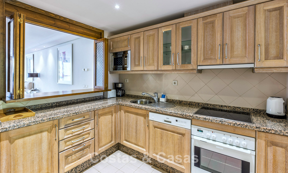 Duplex penthouse for sale with sea views in a frontline beach complex within walking distance of Puerto Banús, Marbella 784149