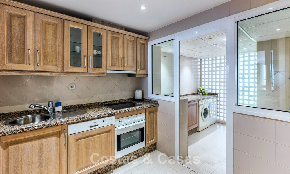 Duplex penthouse for sale with sea views in a frontline beach complex within walking distance of Puerto Banús, Marbella 784150