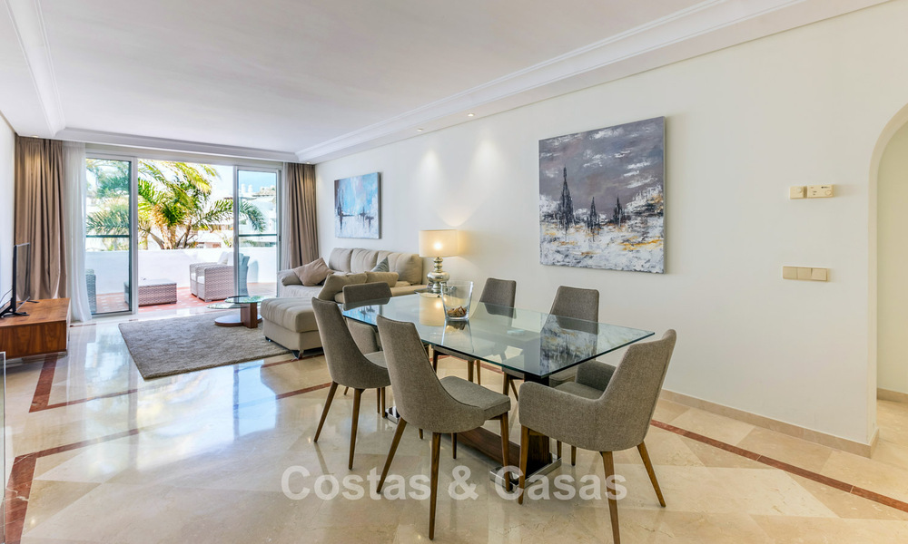 Duplex penthouse for sale with sea views in a frontline beach complex within walking distance of Puerto Banús, Marbella 784151