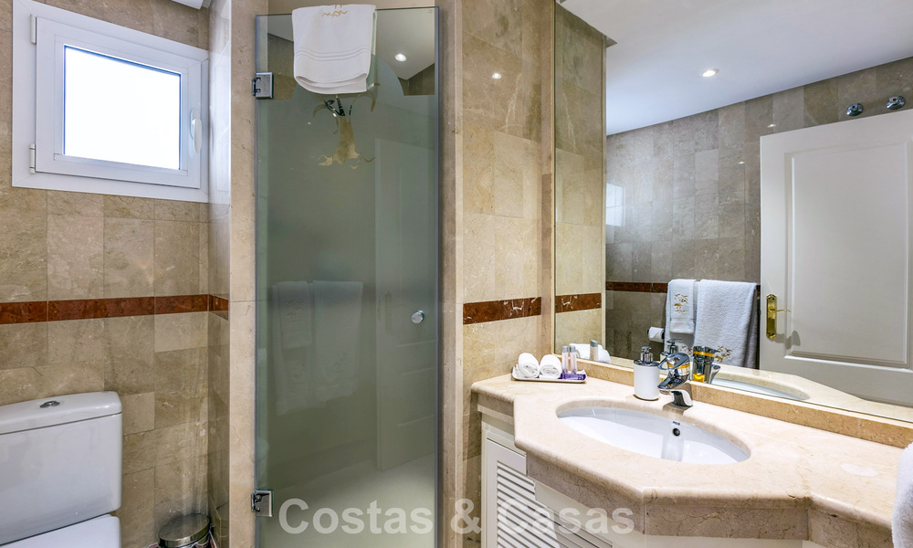 Duplex penthouse for sale with sea views in a frontline beach complex within walking distance of Puerto Banús, Marbella 784157