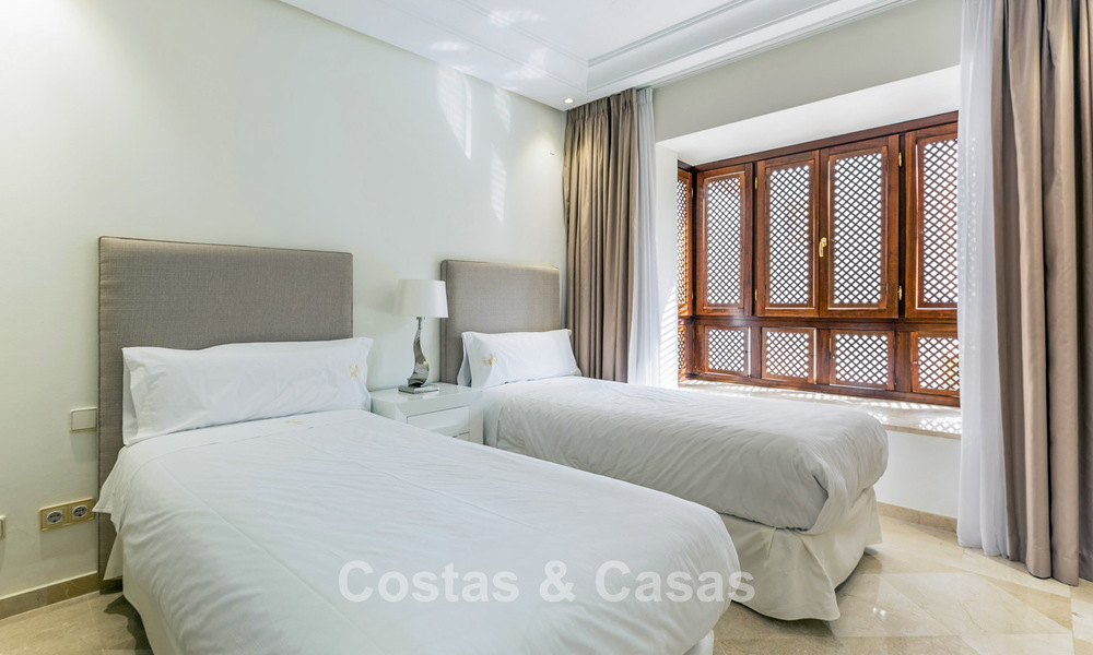 Duplex penthouse for sale with sea views in a frontline beach complex within walking distance of Puerto Banús, Marbella 784158