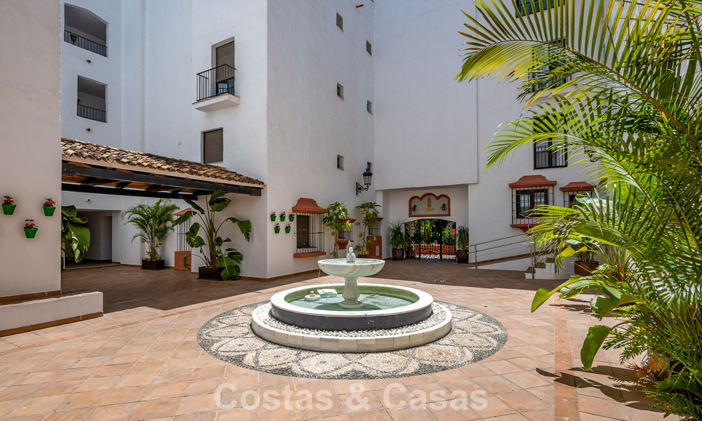 Exclusive penthouse with panoramic views for sale in the heart of Puerto Banús, Marbella 784195