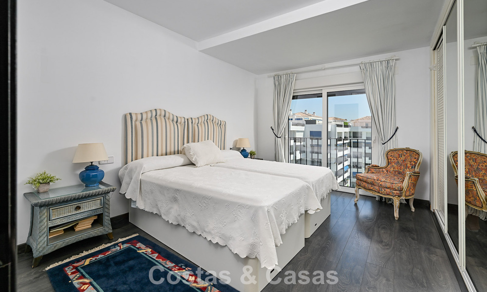 Exclusive penthouse with panoramic views for sale in the heart of Puerto Banús, Marbella 784199