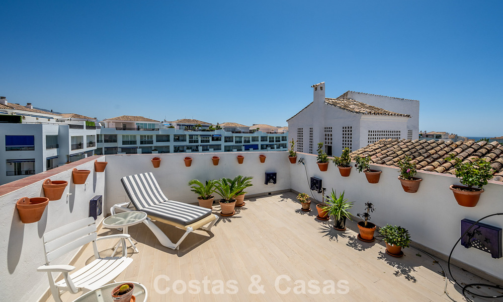 Exclusive penthouse with panoramic views for sale in the heart of Puerto Banús, Marbella 784206