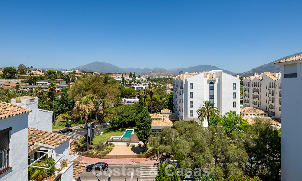 Exclusive penthouse with panoramic views for sale in the heart of Puerto Banús, Marbella 784209