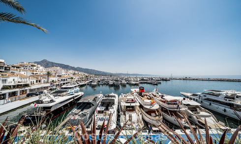 Spacious duplex apartment for sale with stunning views, frontline marina in Puerto Banus, Marbella 784180
