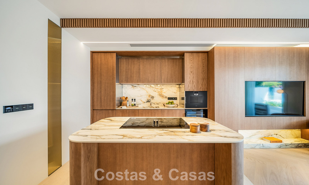 Luxurious renovated 3-bedroom apartment for sale with panoramic views on Marbella’s Golden Mile 784213