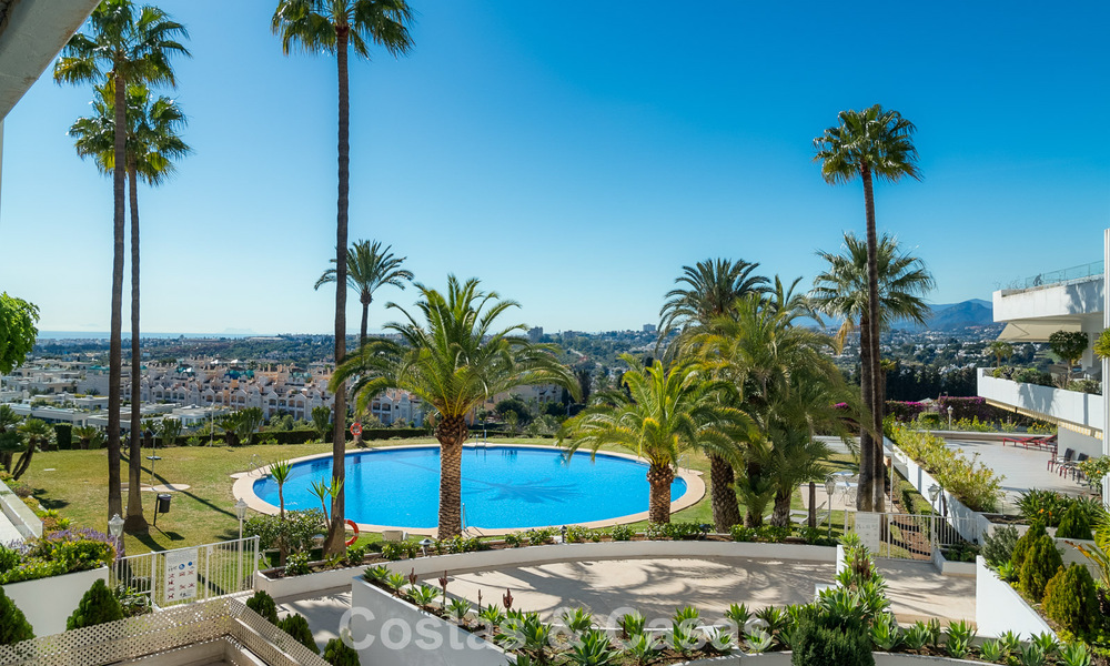 Luxurious renovated 3-bedroom apartment for sale with panoramic views on Marbella’s Golden Mile 784214