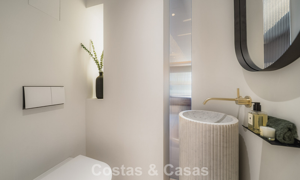 Luxurious renovated 3-bedroom apartment for sale with panoramic views on Marbella’s Golden Mile 784223