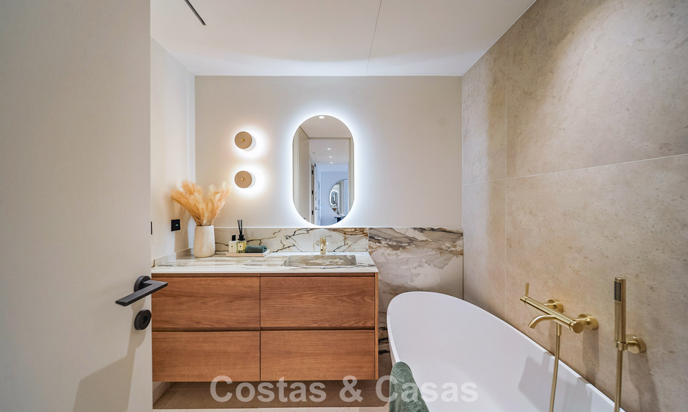 Luxurious renovated 3-bedroom apartment for sale with panoramic views on Marbella’s Golden Mile 784224