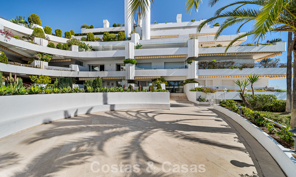 Luxurious renovated 3-bedroom apartment for sale with panoramic views on Marbella’s Golden Mile 784227