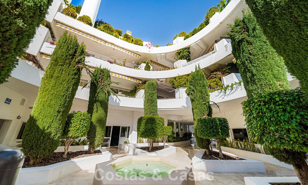 Luxurious renovated 3-bedroom apartment for sale with panoramic views on Marbella’s Golden Mile 784228