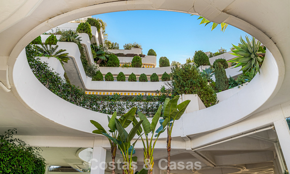 Luxurious renovated 3-bedroom apartment for sale with panoramic views on Marbella’s Golden Mile 784230