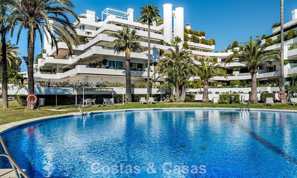 Luxurious renovated 3-bedroom apartment for sale with panoramic views on Marbella’s Golden Mile 784232