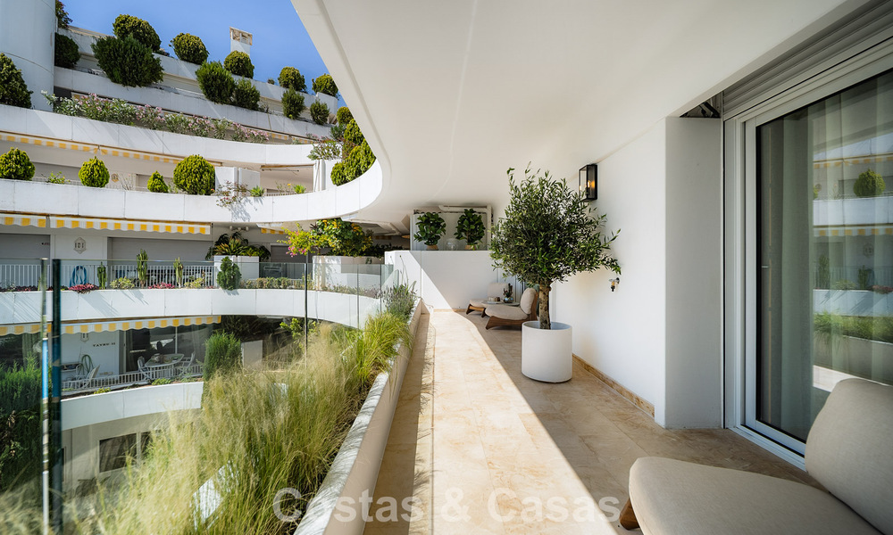 Luxurious renovated 3-bedroom apartment for sale with panoramic views on Marbella’s Golden Mile 784237