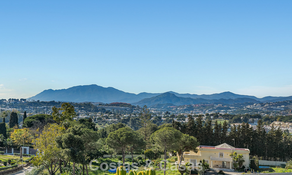 Luxurious renovated 3-bedroom apartment for sale with panoramic views on Marbella’s Golden Mile 784239