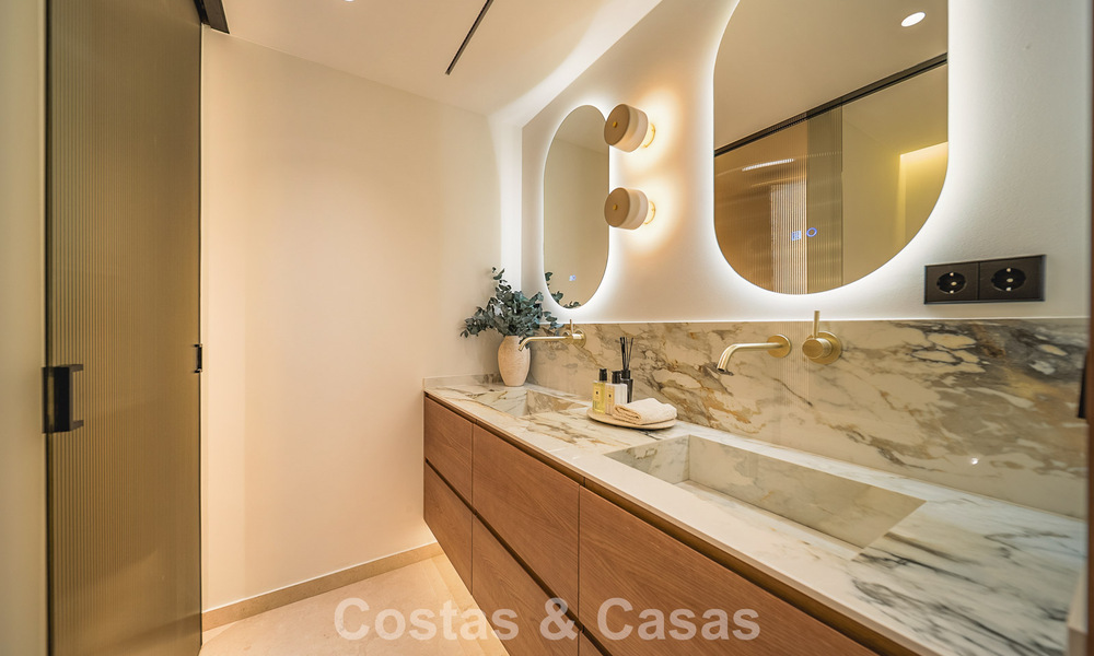 Luxurious renovated 3-bedroom apartment for sale with panoramic views on Marbella’s Golden Mile 784247