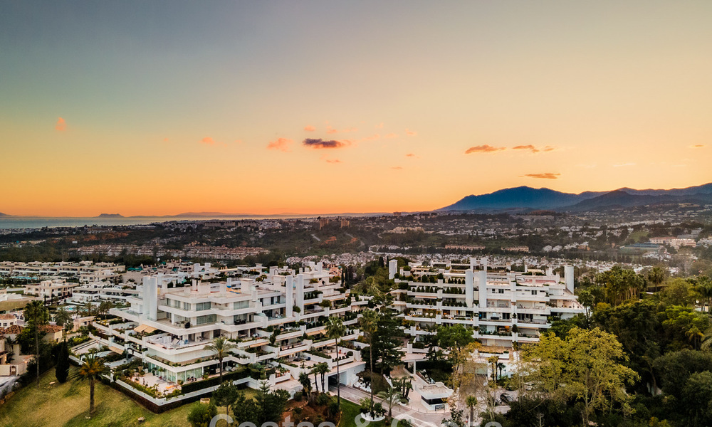 Luxurious renovated 3-bedroom apartment for sale with panoramic views on Marbella’s Golden Mile 784256