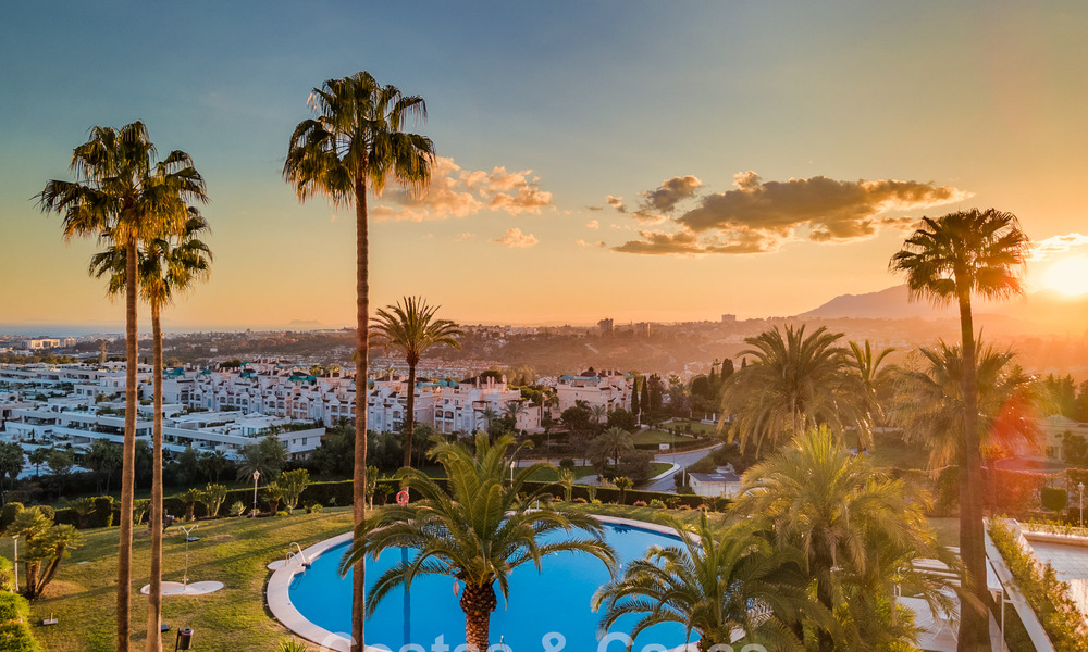 Luxurious renovated 3-bedroom apartment for sale with panoramic views on Marbella’s Golden Mile 784257