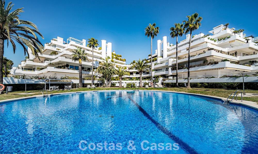 Luxurious renovated 3-bedroom apartment for sale with panoramic views on Marbella’s Golden Mile 784258