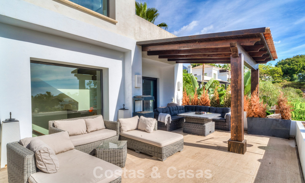 Stunning, modern, Mediterranean villa for sale in a secure, exclusive complex on Marbella's Golden Mile. 784268