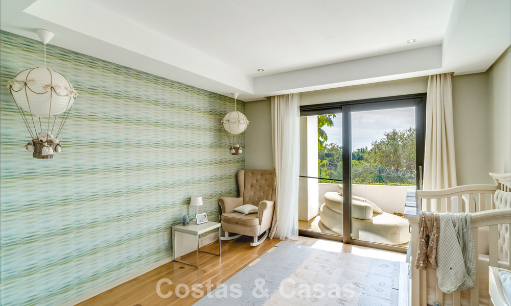 Stunning, modern, Mediterranean villa for sale in a secure, exclusive complex on Marbella's Golden Mile. 784274