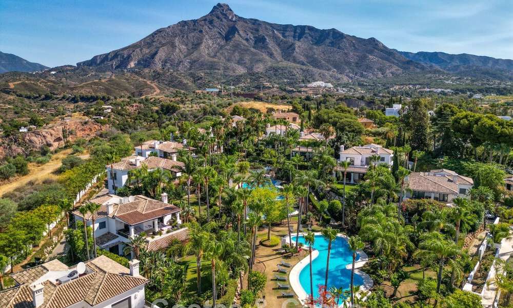 Stunning, modern, Mediterranean villa for sale in a secure, exclusive complex on Marbella's Golden Mile. 784281