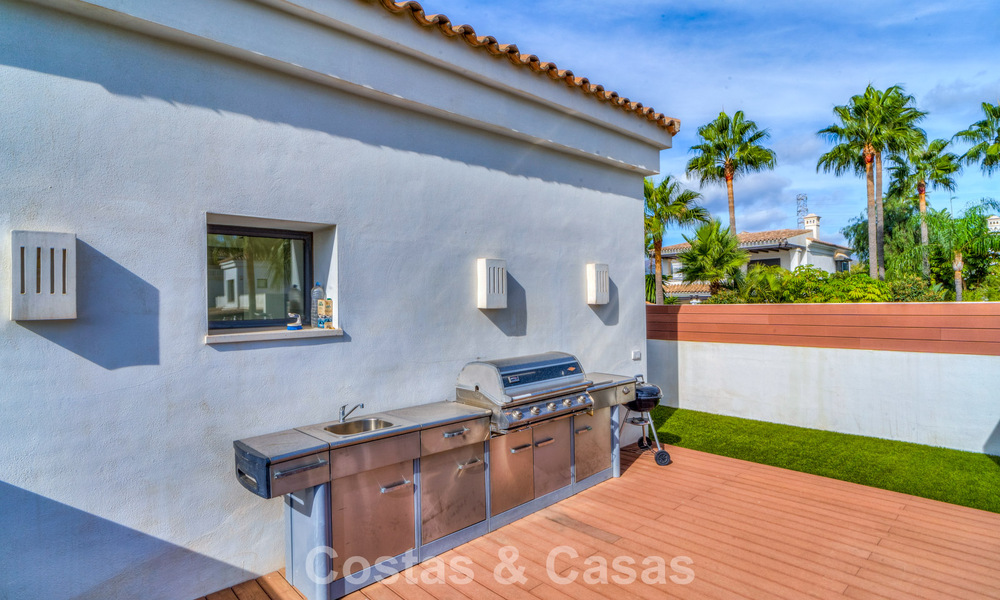 Stunning, modern, Mediterranean villa for sale in a secure, exclusive complex on Marbella's Golden Mile. 784285