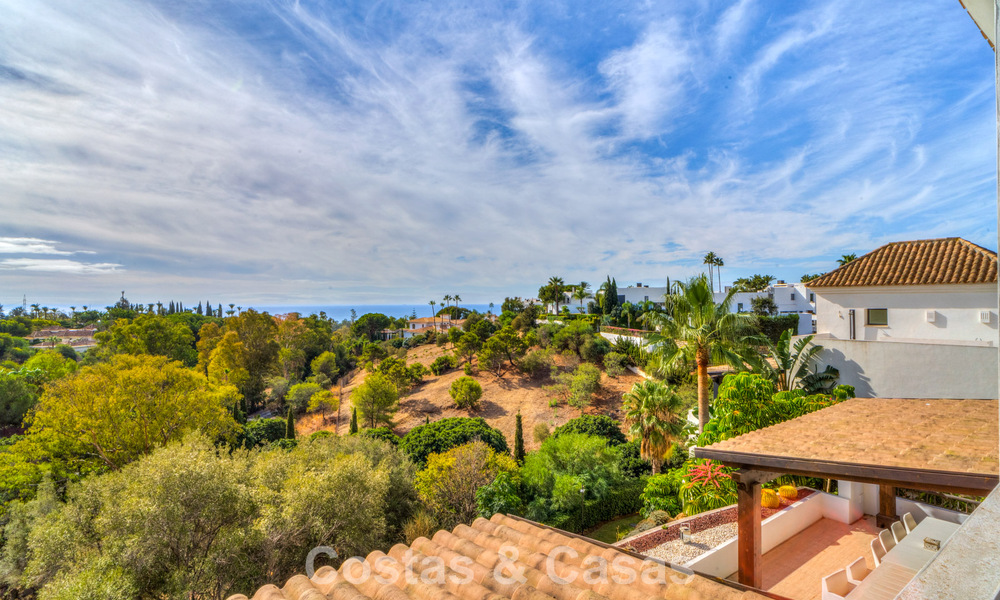 Stunning, modern, Mediterranean villa for sale in a secure, exclusive complex on Marbella's Golden Mile. 784286