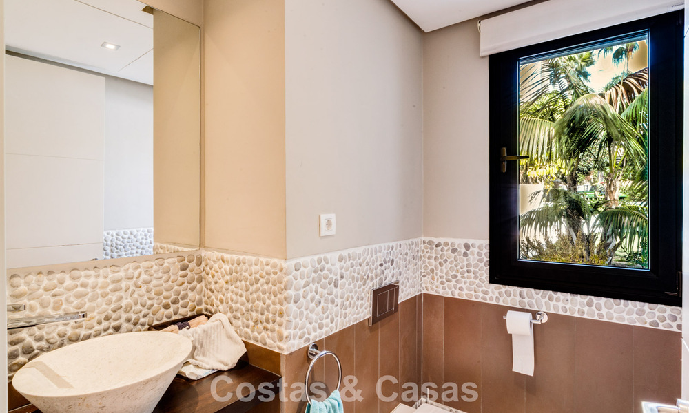 Stunning, modern, Mediterranean villa for sale in a secure, exclusive complex on Marbella's Golden Mile. 784288