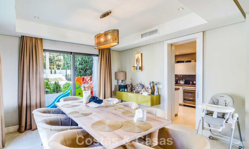 Stunning, modern, Mediterranean villa for sale in a secure, exclusive complex on Marbella's Golden Mile. 784292