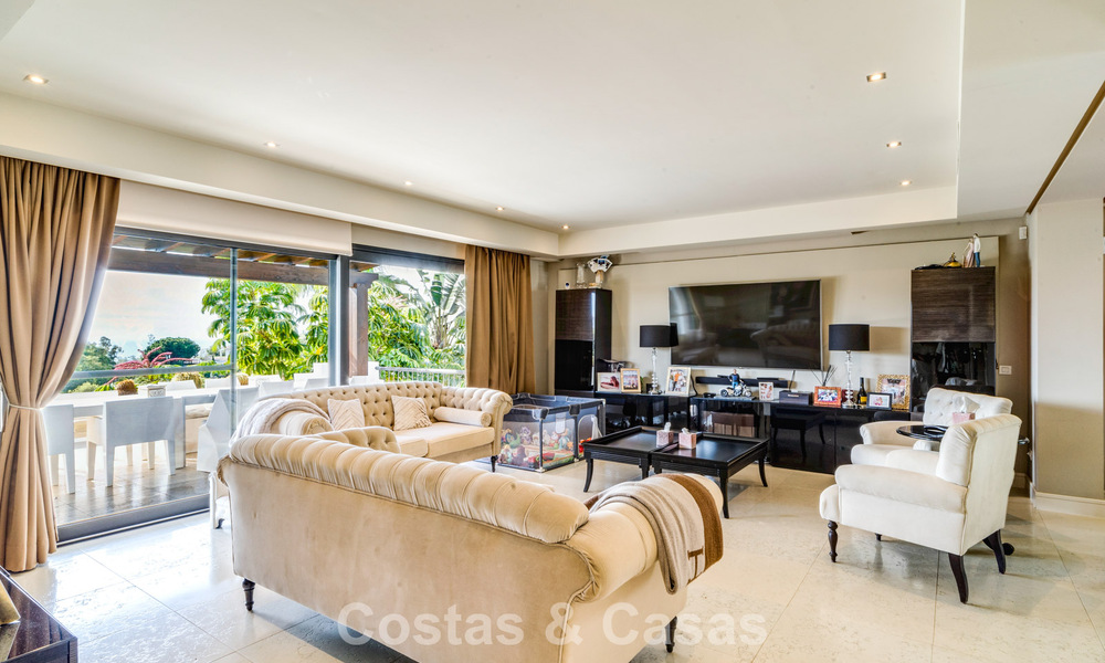 Stunning, modern, Mediterranean villa for sale in a secure, exclusive complex on Marbella's Golden Mile. 784294