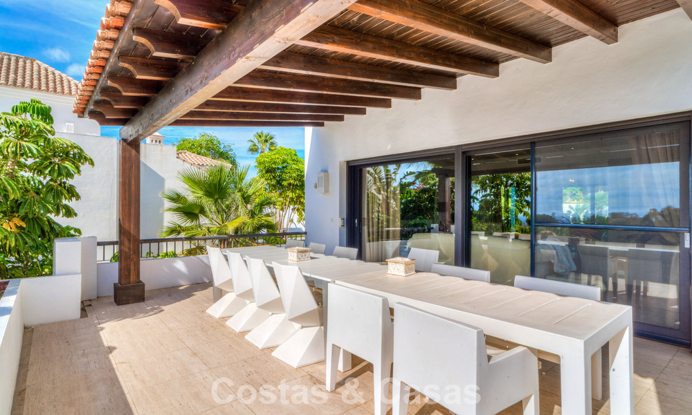 Stunning, modern, Mediterranean villa for sale in a secure, exclusive complex on Marbella's Golden Mile. 784298
