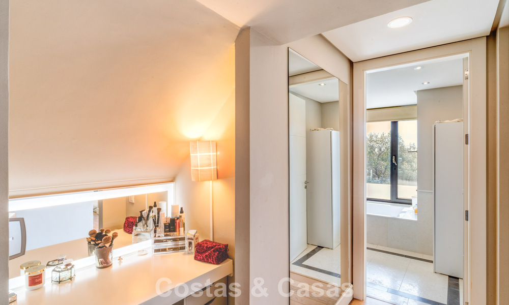 Stunning, modern, Mediterranean villa for sale in a secure, exclusive complex on Marbella's Golden Mile. 784301