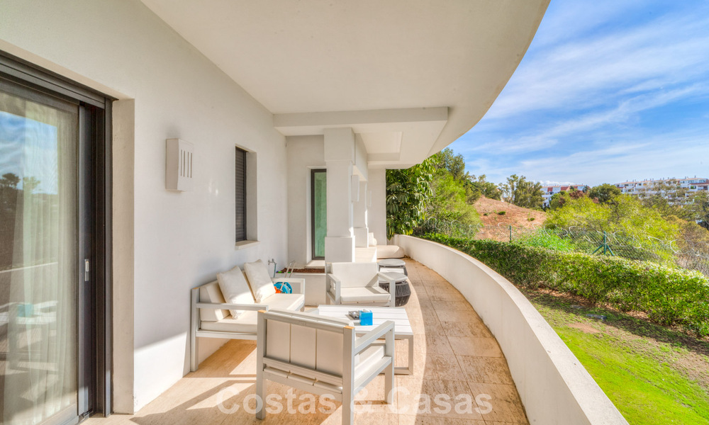 Stunning, modern, Mediterranean villa for sale in a secure, exclusive complex on Marbella's Golden Mile. 784304