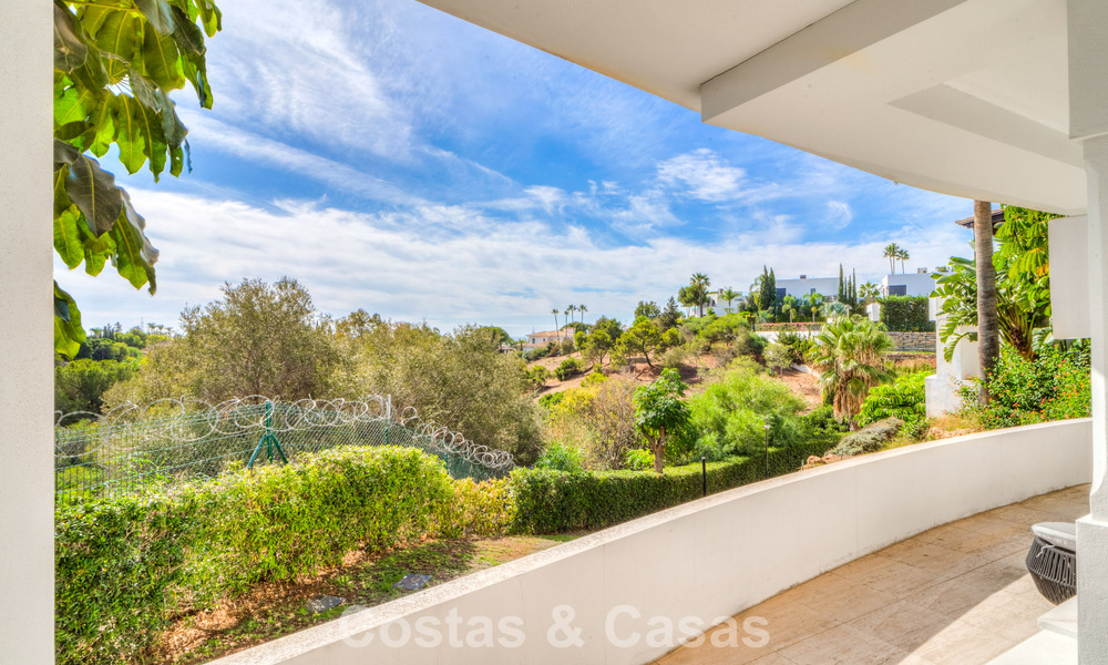 Stunning, modern, Mediterranean villa for sale in a secure, exclusive complex on Marbella's Golden Mile. 784306