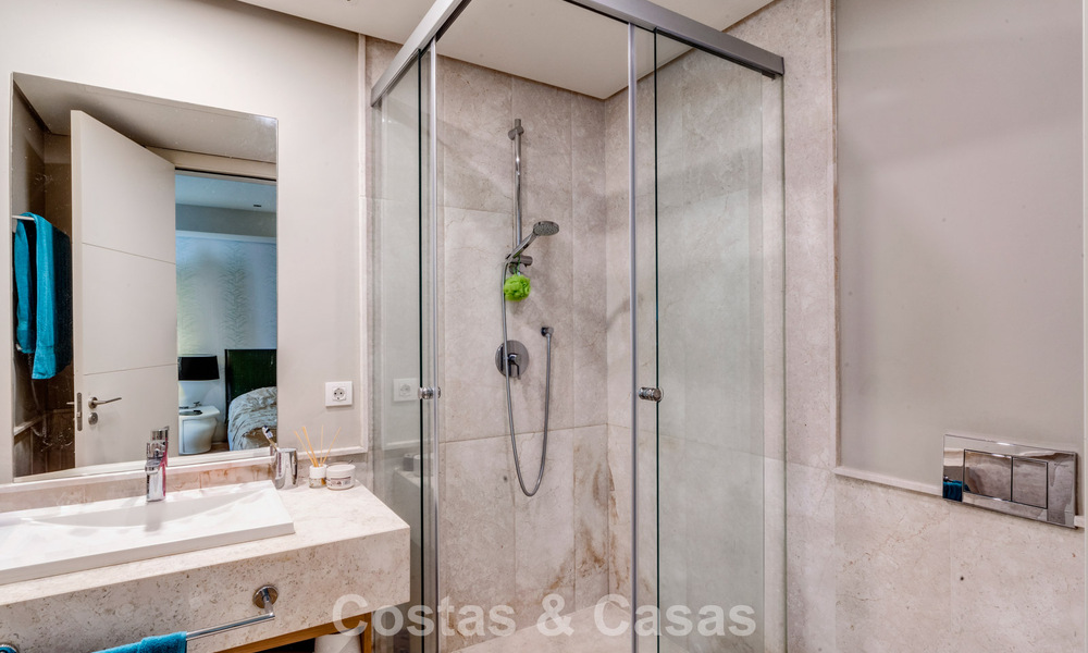 Stunning, modern, Mediterranean villa for sale in a secure, exclusive complex on Marbella's Golden Mile. 784312