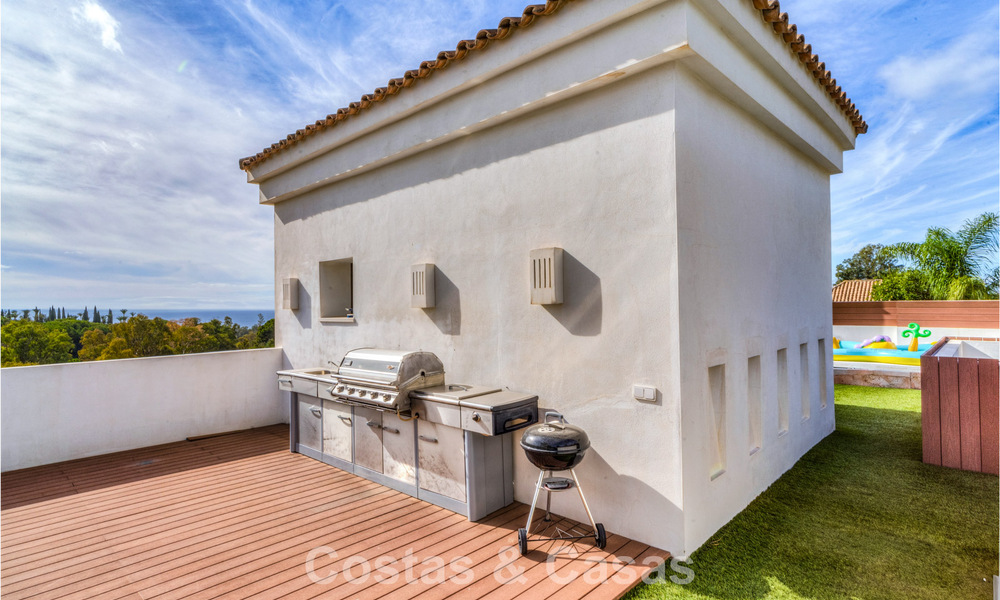 Stunning, modern, Mediterranean villa for sale in a secure, exclusive complex on Marbella's Golden Mile. 784313