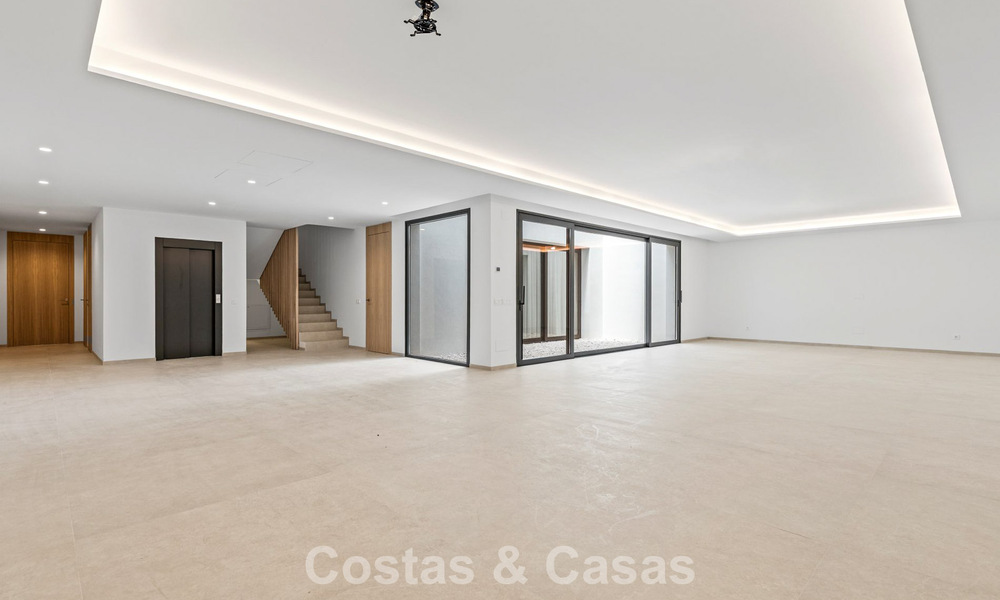 Contemporary luxury villa for sale in the green hills near San Pedro in Marbella - Benahavis 784341
