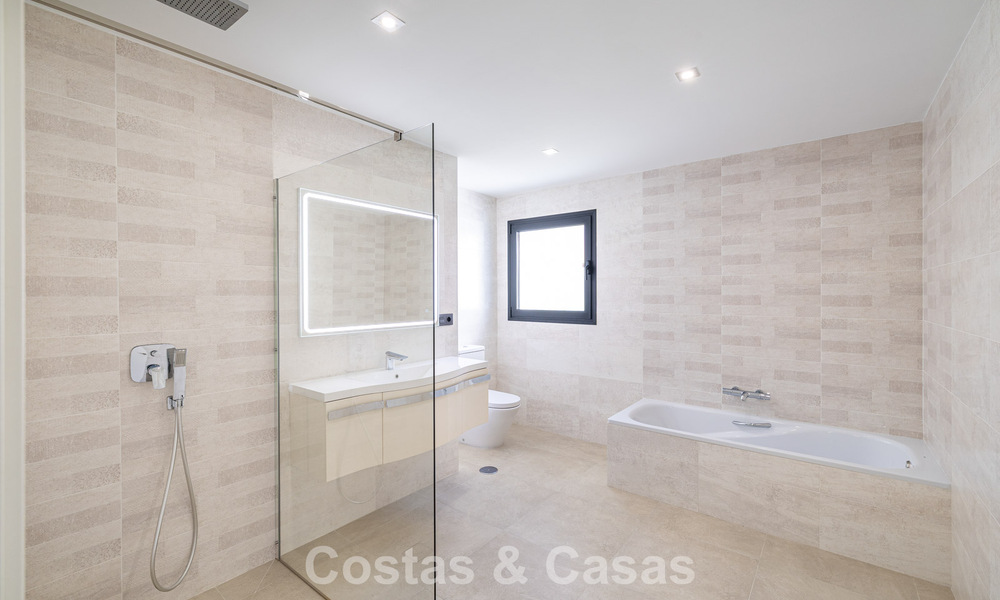 Villa with Mediterranean charm and a modern touch for sale near the center of San Pedro, Marbella 784409