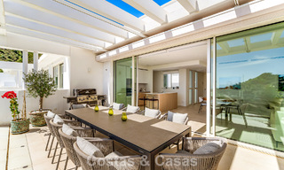 Contemporary luxury apartment with sea views for sale in a boutique complex near Marbella town 784589 