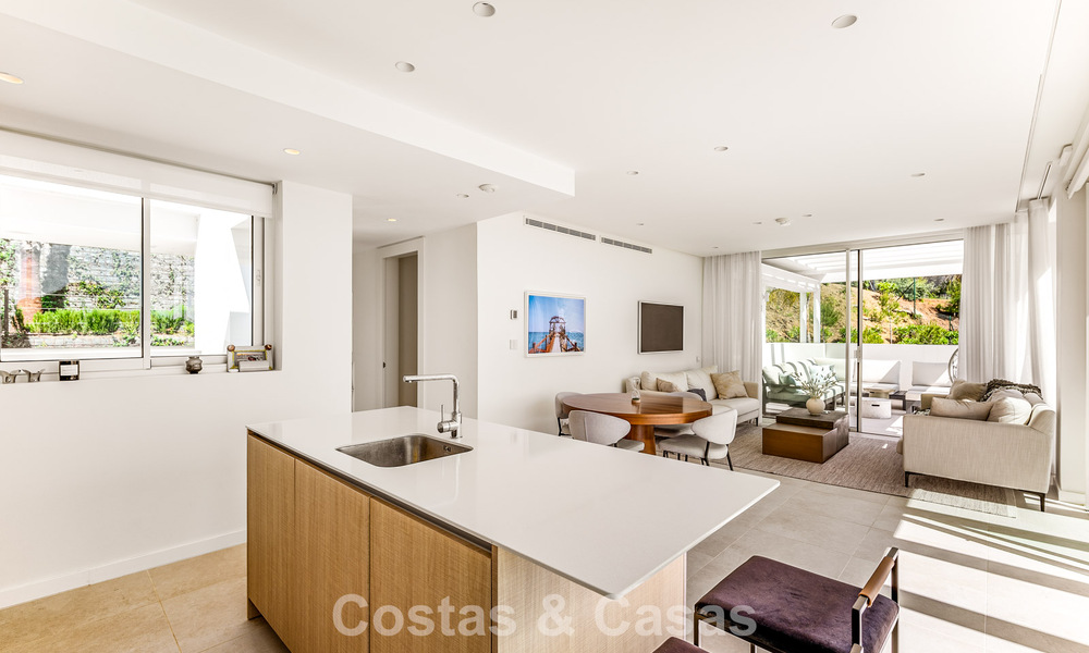 Contemporary luxury apartment with sea views for sale in a boutique complex near Marbella town 784591