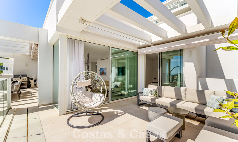 Contemporary luxury apartment with sea views for sale in a boutique complex near Marbella town 784596