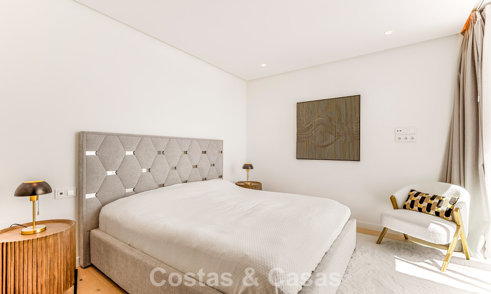 Contemporary luxury apartment with sea views for sale in a boutique complex near Marbella town 784598