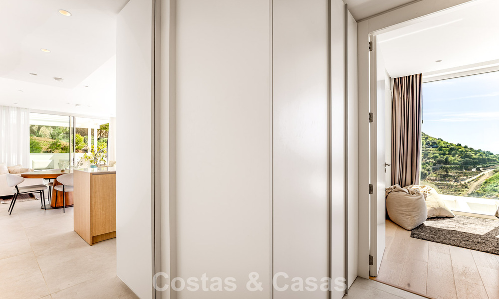 Contemporary luxury apartment with sea views for sale in a boutique complex near Marbella town 784602