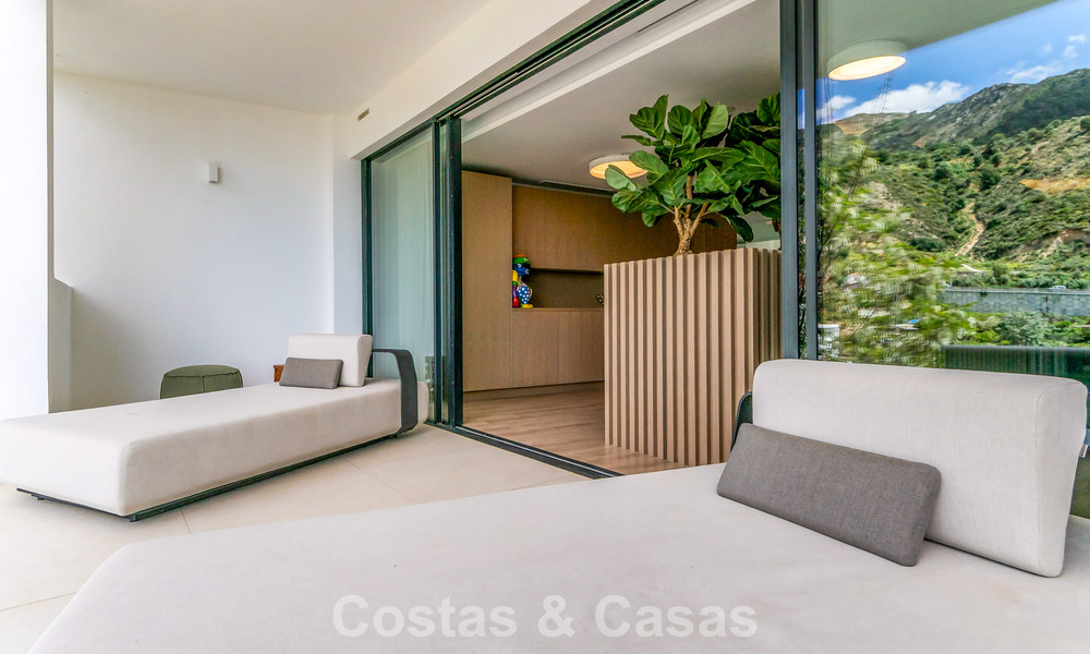 Contemporary luxury apartment with sea views for sale in a boutique complex near Marbella town 784610